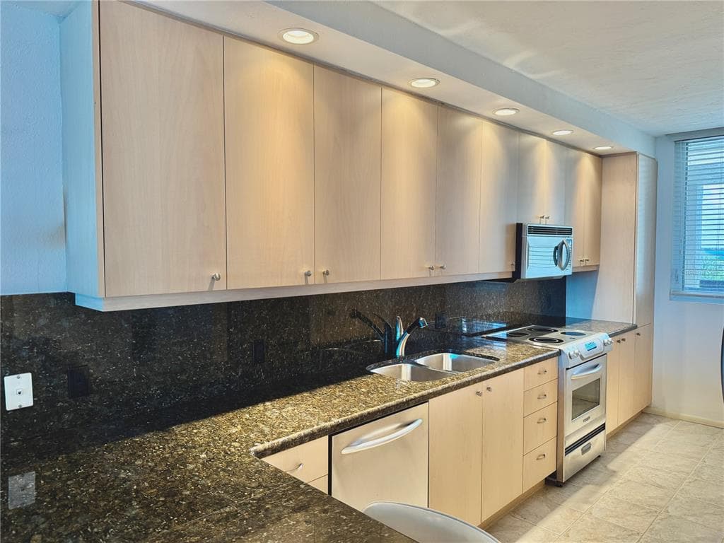 1135 GULF OF MEXICO DRIVE 505 photo 4