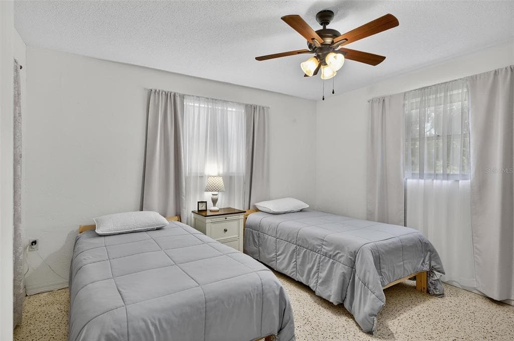 420 LAMBERT AVENUE photo 16