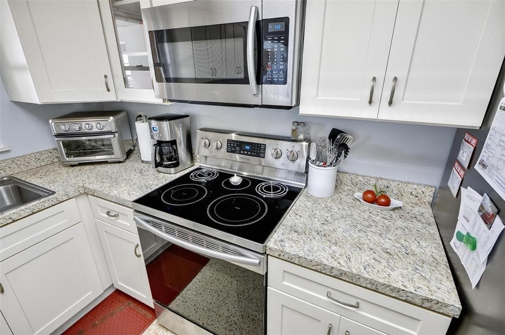 420 LAMBERT AVENUE photo 12