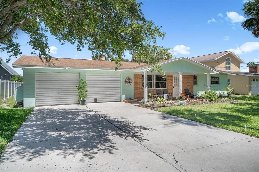 420 LAMBERT AVENUE photo 1
