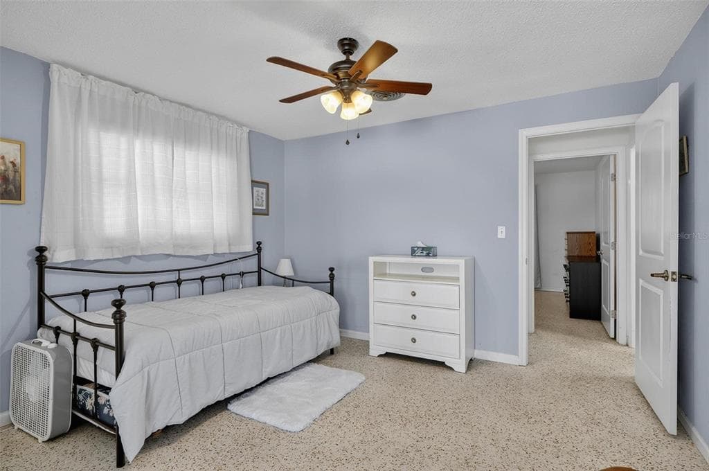 420 LAMBERT AVENUE photo 24