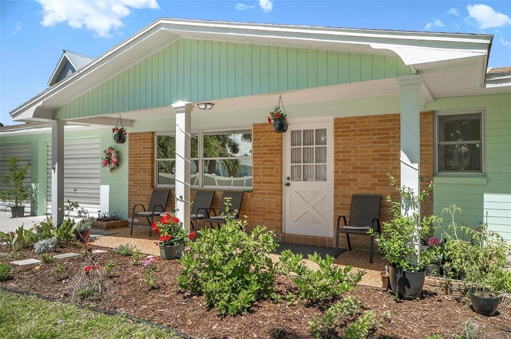 420 LAMBERT AVENUE photo 4