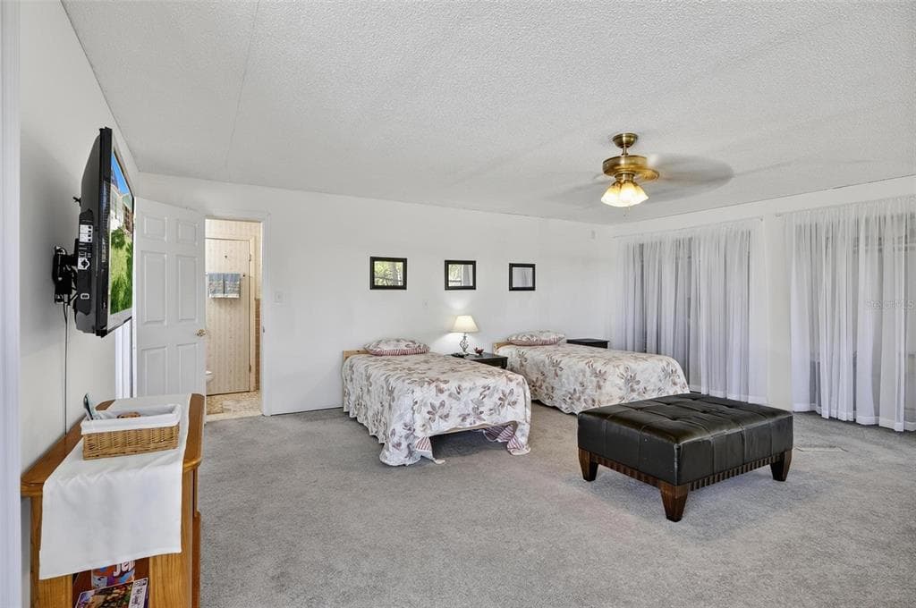 420 LAMBERT AVENUE photo 21