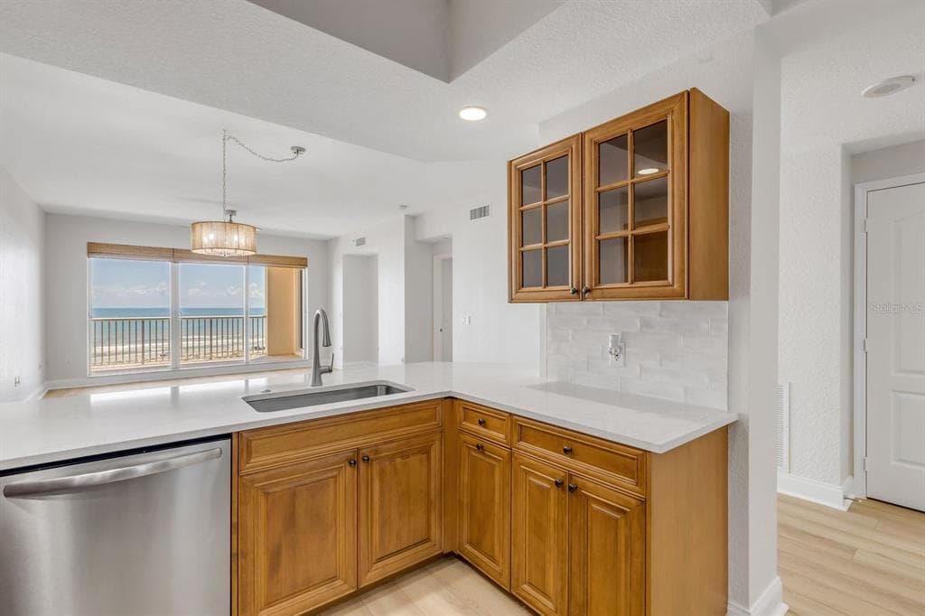 253 MINORCA BEACH WAY 604 photo 19