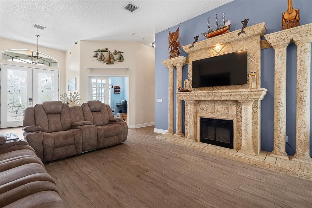 72 CLUB HOUSE DRIVE photo 6