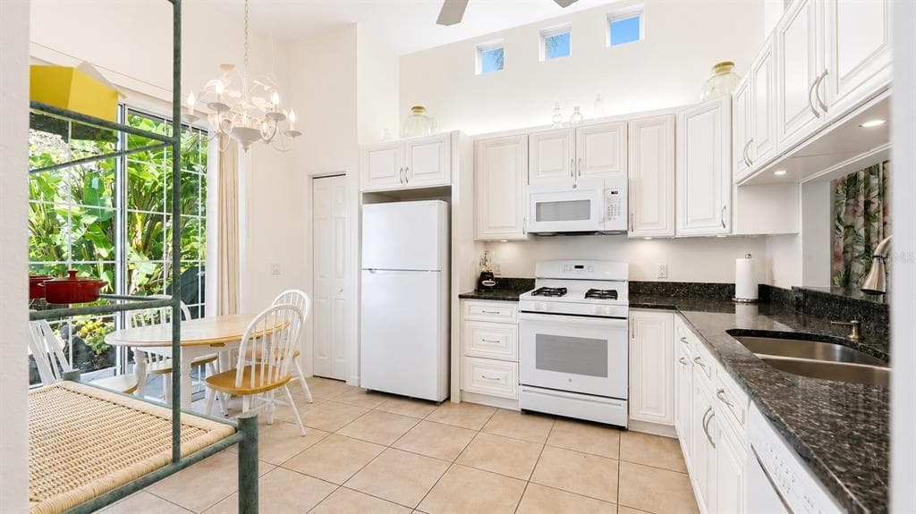 7706 WHITEBRIDGE GLEN photo 14