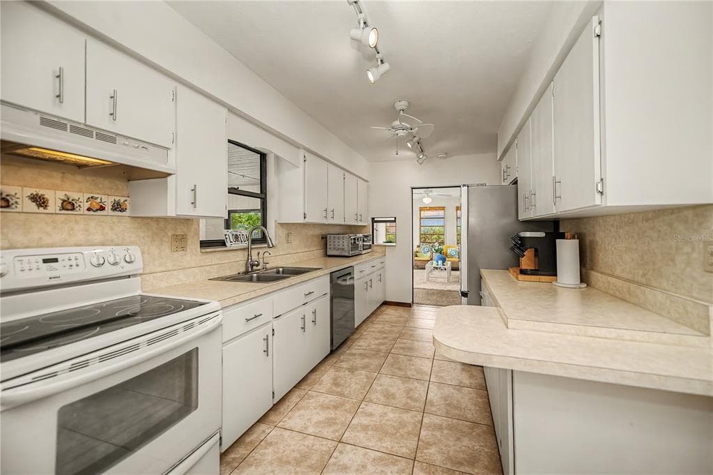 520 BOARDMAN DRIVE photo 4
