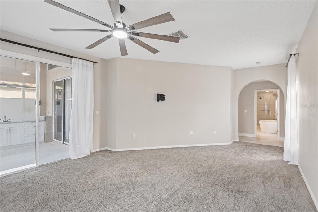 586 KINGSMILL COURT photo 24
