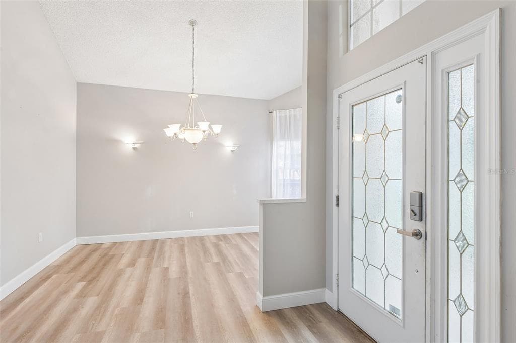 586 KINGSMILL COURT photo 4