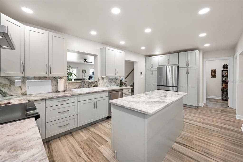 1620 SEA BREEZE DRIVE photo 23