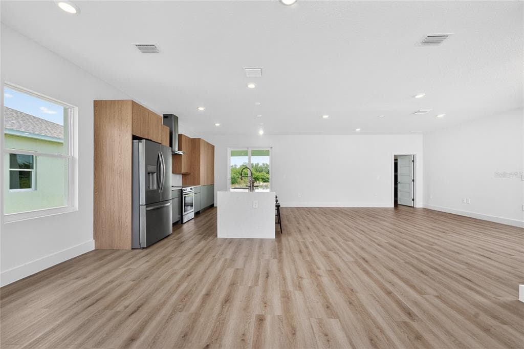 203 REDWOOD ROAD photo 13