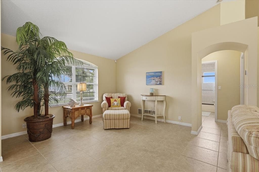 36 CLOVERDALE COURT N photo 17