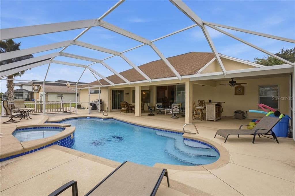 36 CLOVERDALE COURT N photo 3