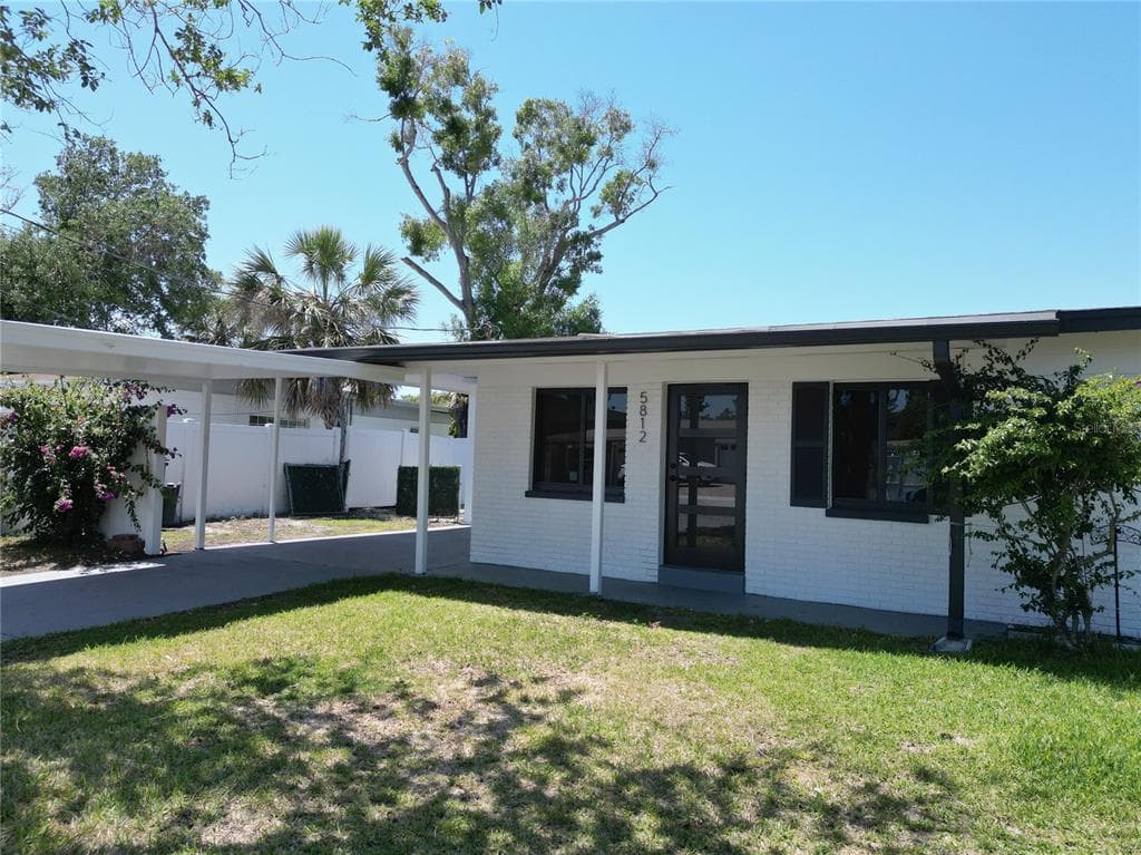 5812 LIVERPOOL DRIVE photo 2