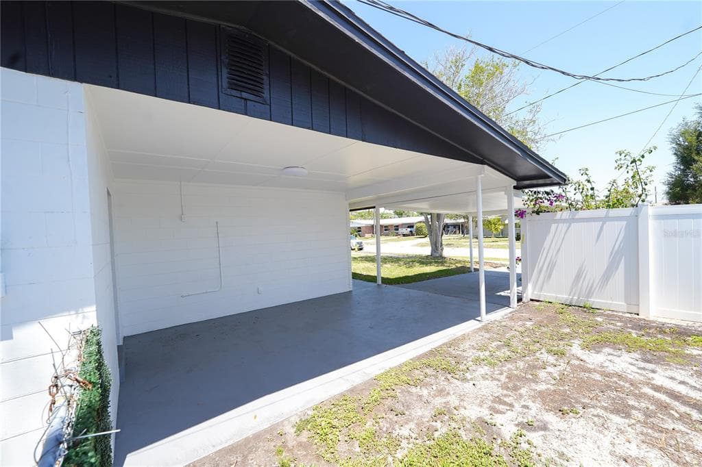 5812 LIVERPOOL DRIVE photo 10
