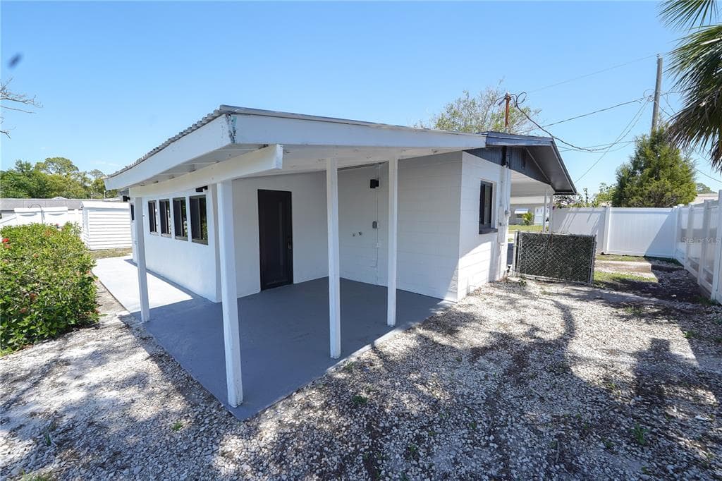 5812 LIVERPOOL DRIVE photo 11