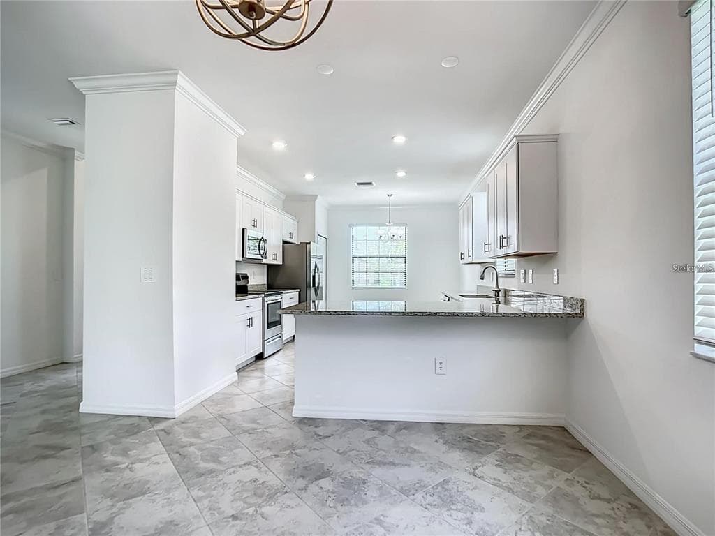 11100 BALFOUR STREET photo 9