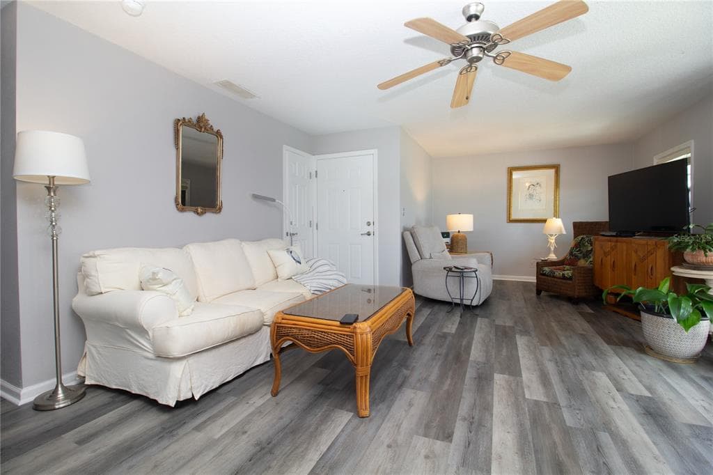 5282 BEACH DRIVE SE APT D photo 6