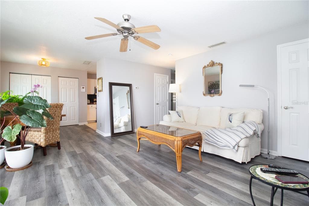 5282 BEACH DRIVE SE APT D photo 5