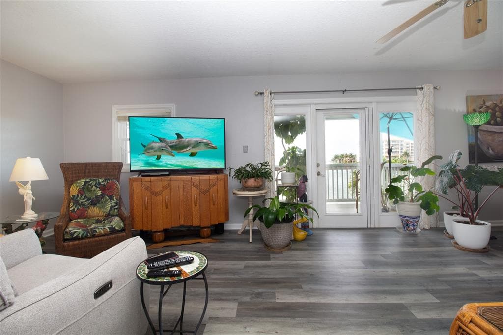 5282 BEACH DRIVE SE APT D photo 4