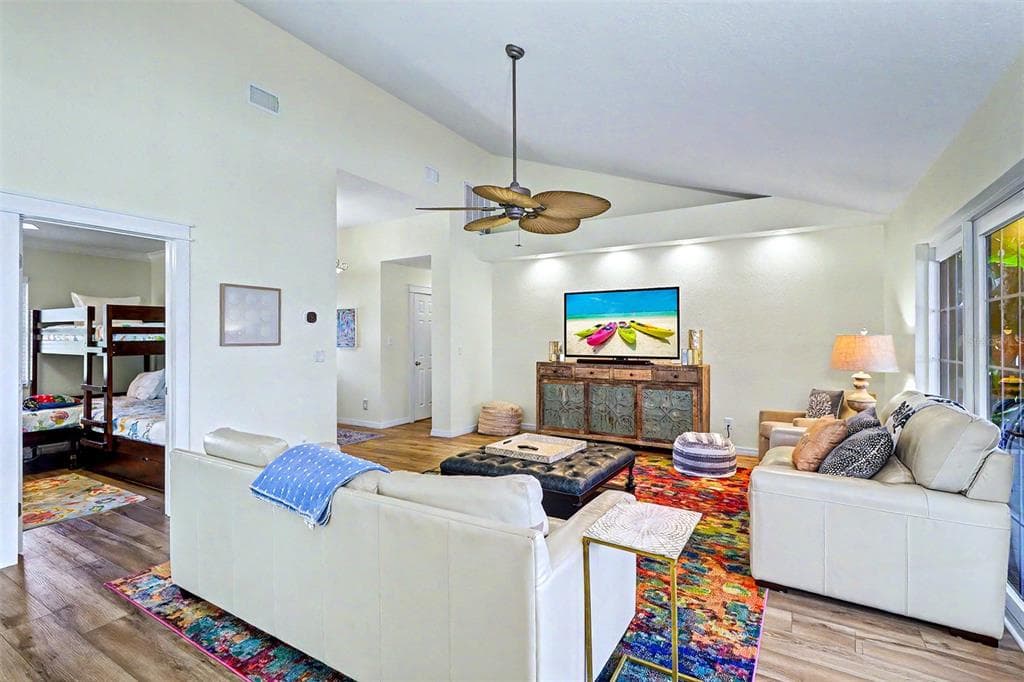 495 HARBOR DRIVE S photo 15