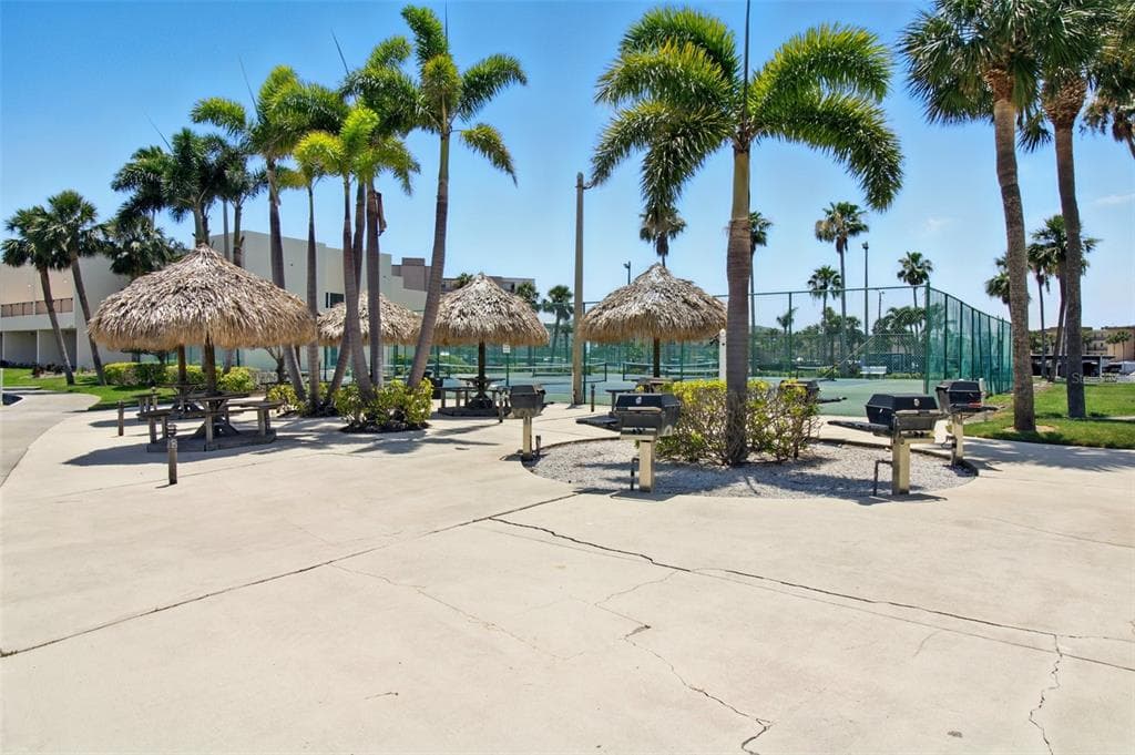 7625 SUN ISLAND DRIVE S 304 photo 24