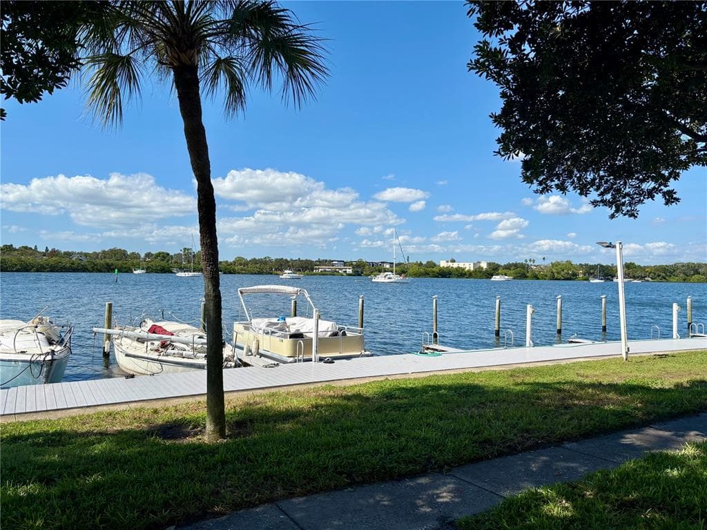 225 POMPANO DRIVE SE C photo 18