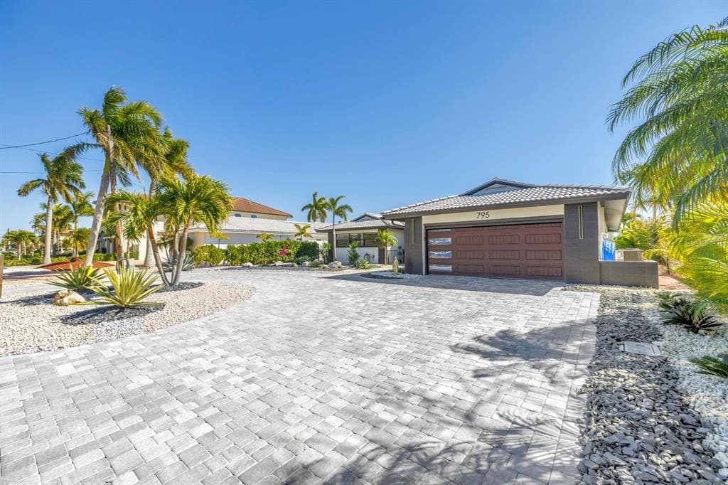 795 CAPRI BOULEVARD photo 3