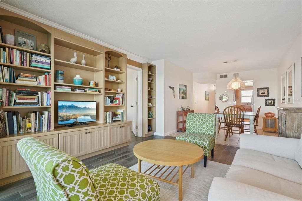 1847 SHORE DRIVE S 711 photo 16