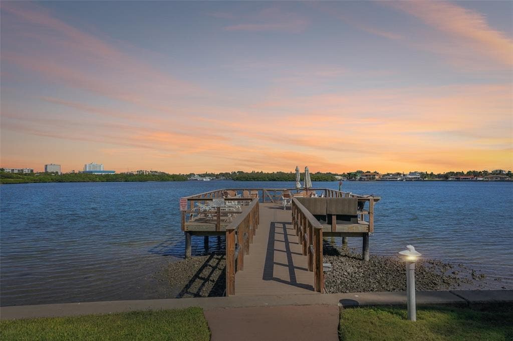 1847 SHORE DRIVE S 711 photo 3