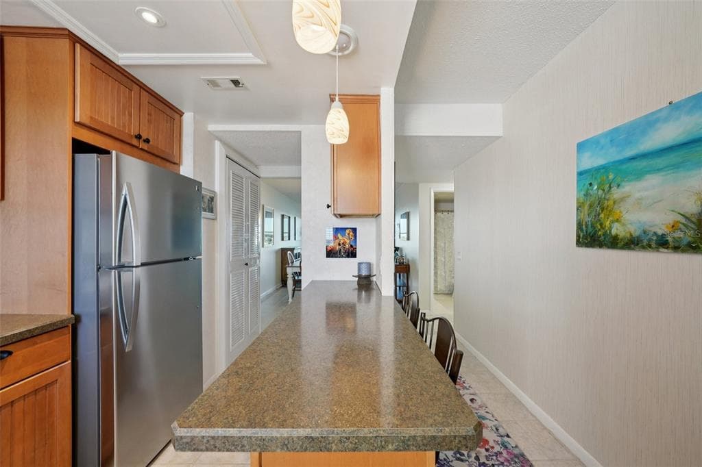 1847 SHORE DRIVE S 711 photo 9