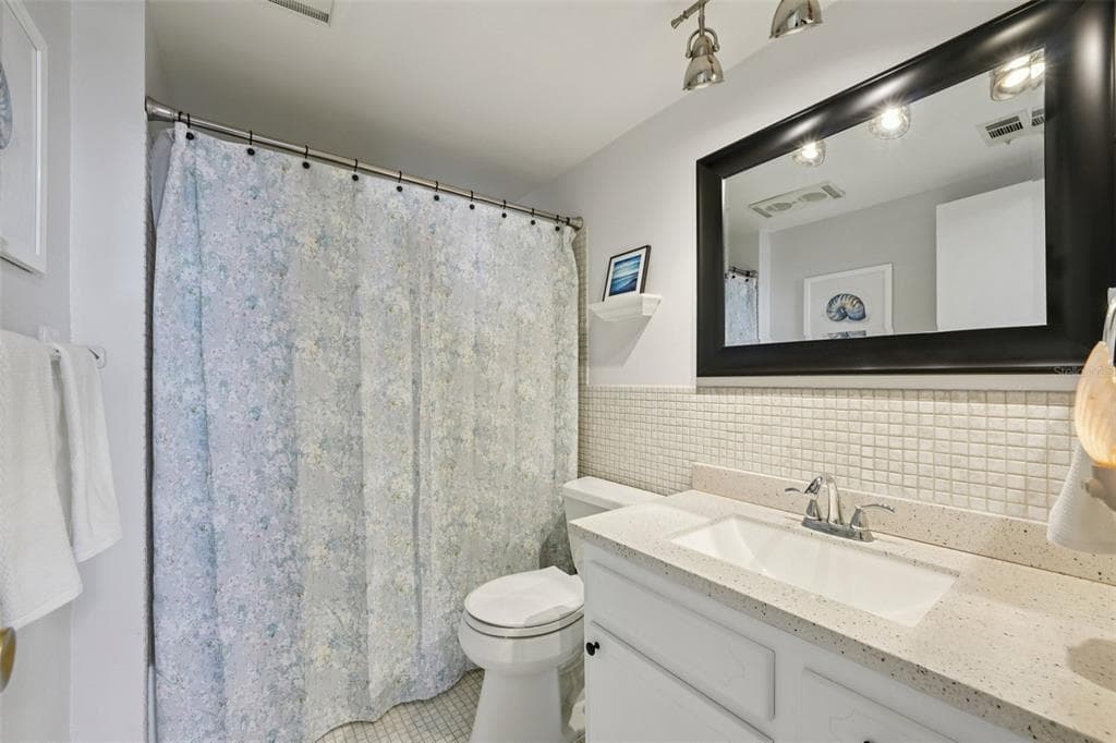 1847 SHORE DRIVE S 711 photo 24