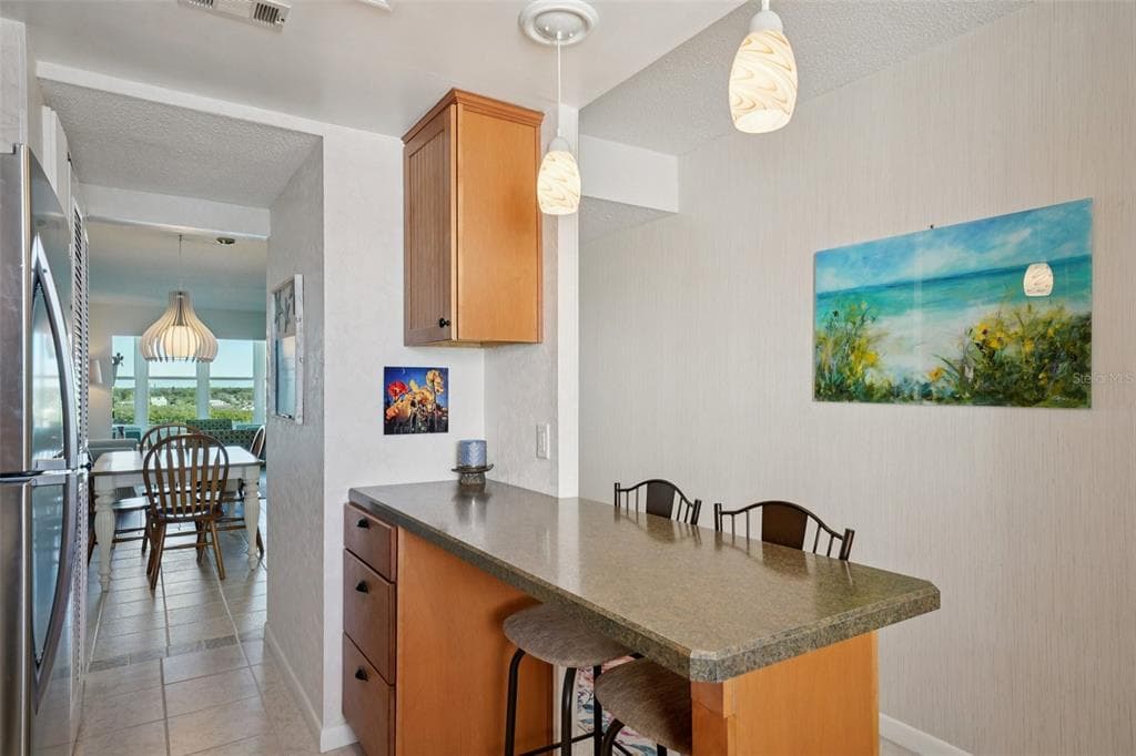1847 SHORE DRIVE S 711 photo 10