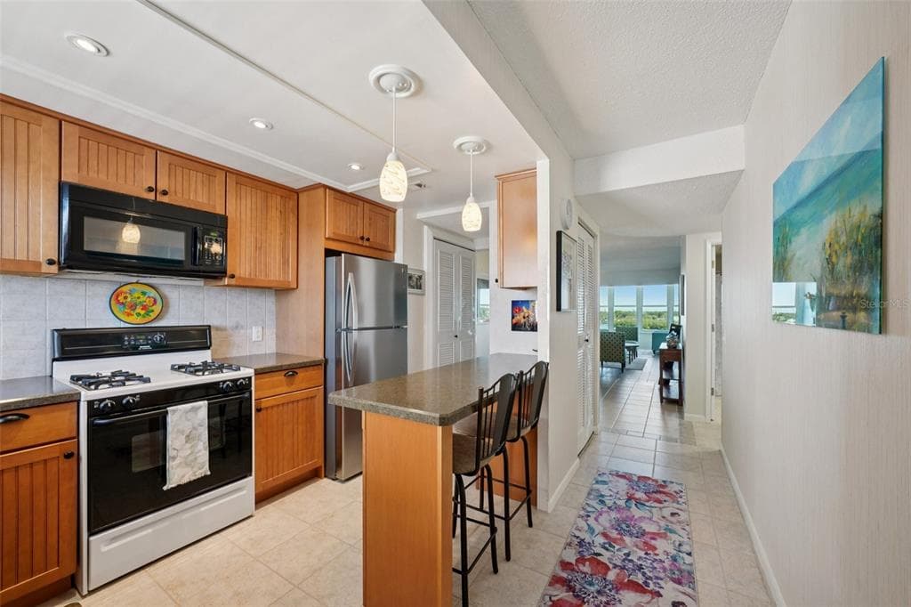 1847 SHORE DRIVE S 711 photo 8