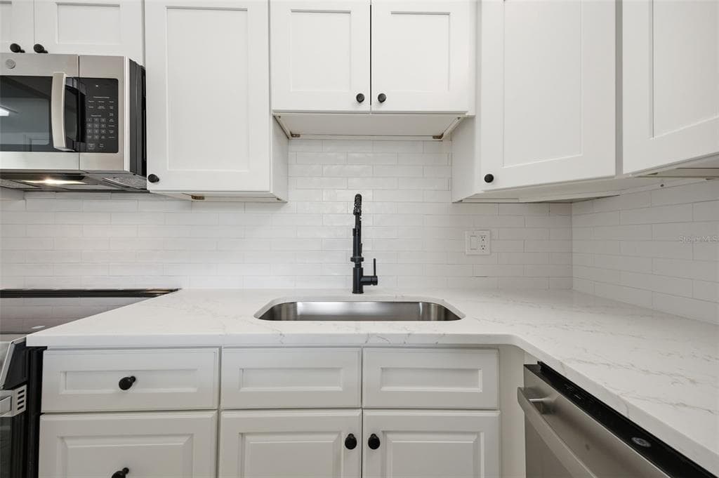 7465 BAY ISLAND DRIVE S 112 photo 11