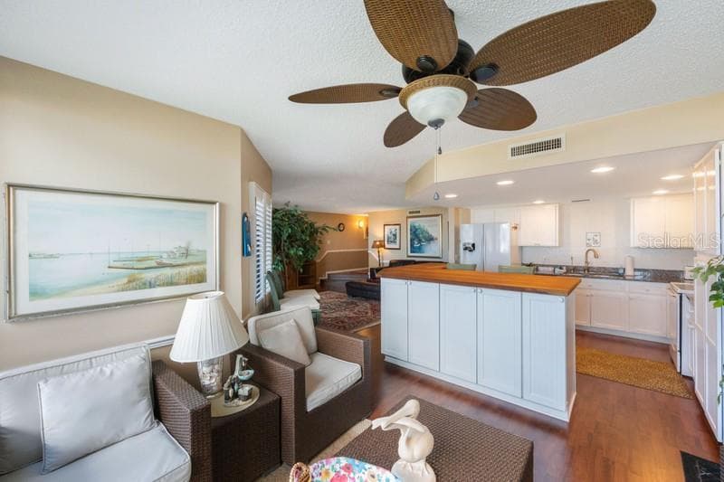 1060 PINELLAS BAYWAY S 103 photo 21