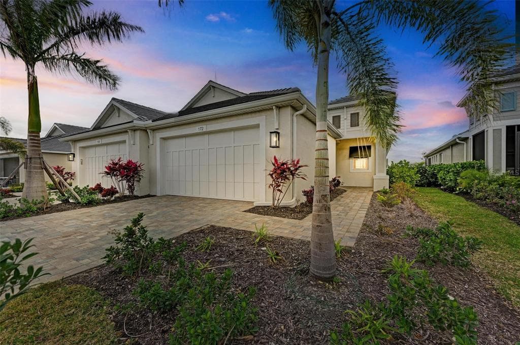 172 VAN GOGH COVE photo 2