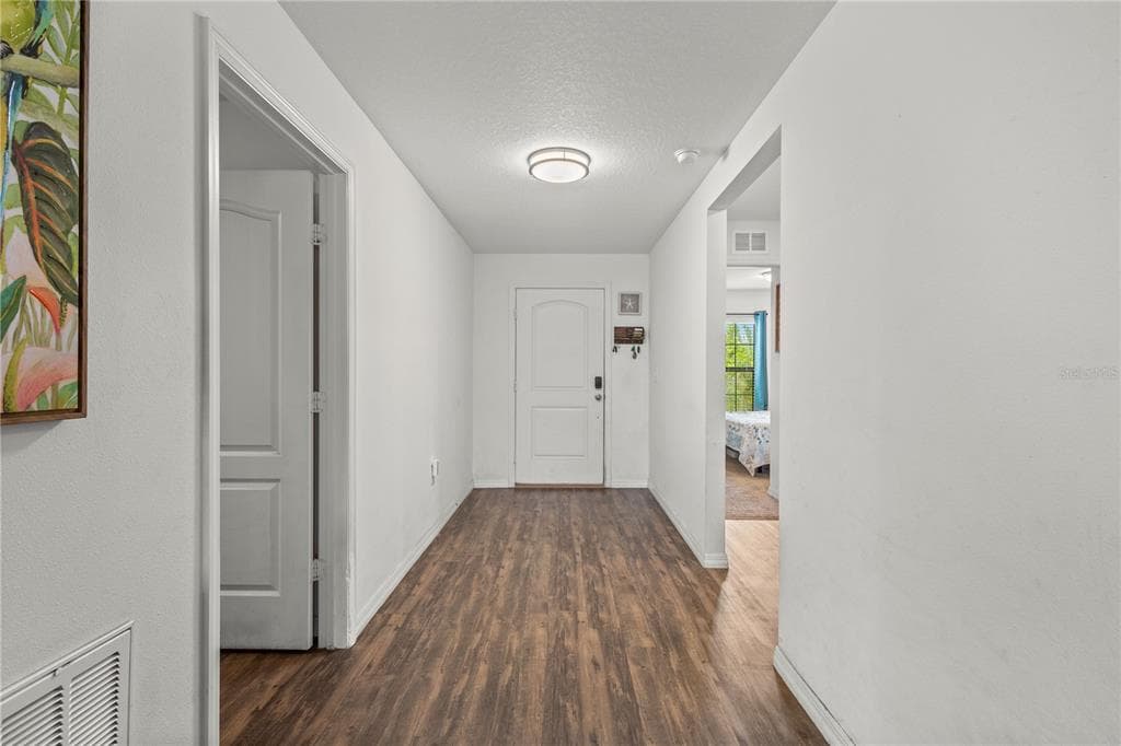 1731 CHATHAM GREEN CIRCLE photo 4