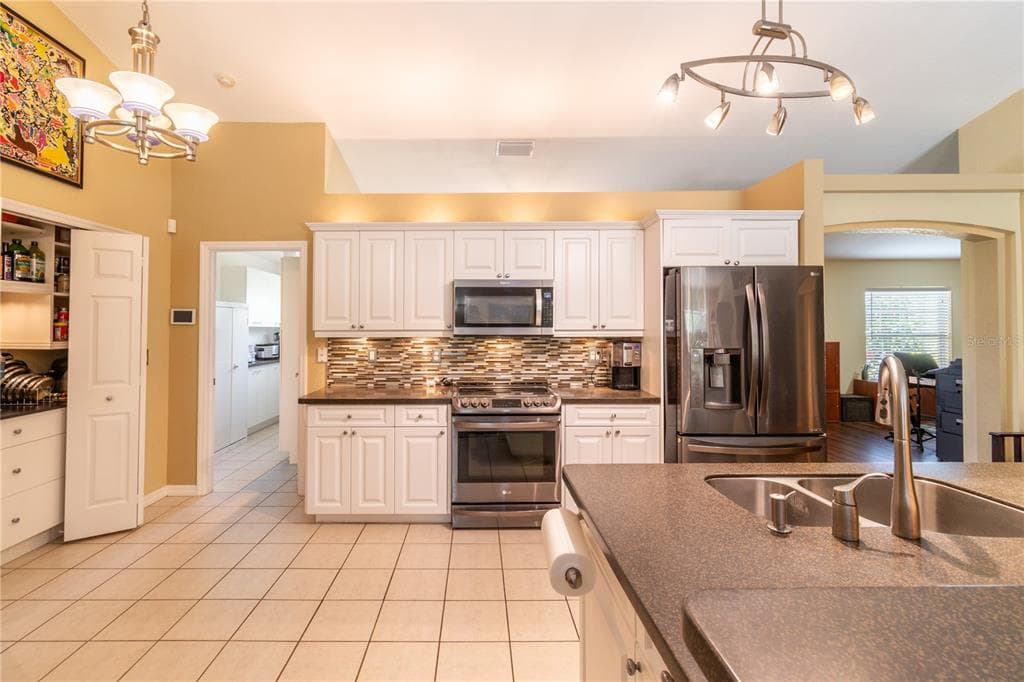 5769 E PRICE BOULEVARD photo 18
