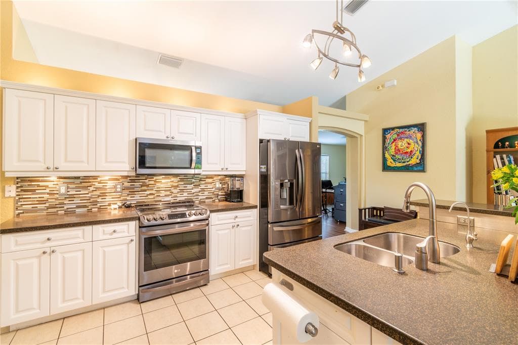 5769 E PRICE BOULEVARD photo 19