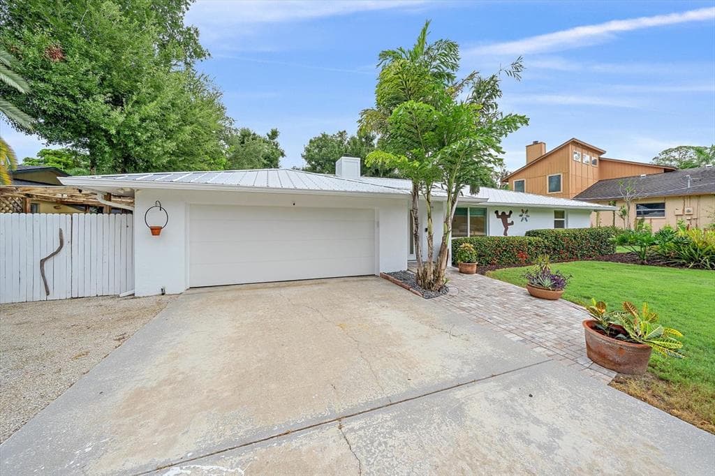 4271 LAGO WAY photo 1