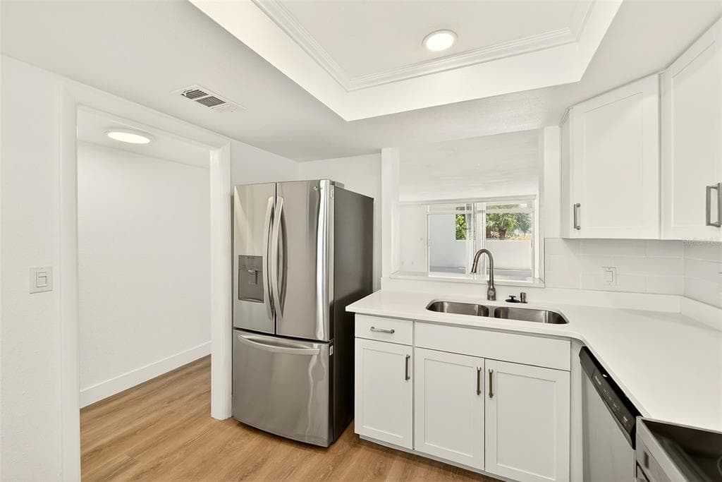 16308 GULF BOULEVARD 103 photo 6