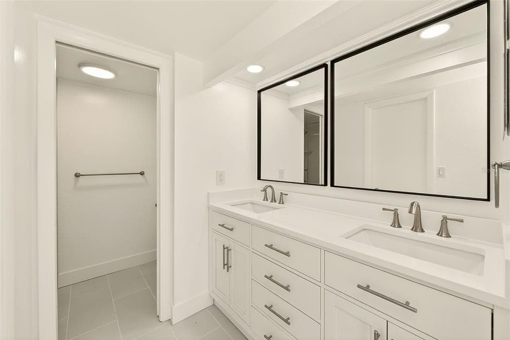 16308 GULF BOULEVARD 103 photo 15