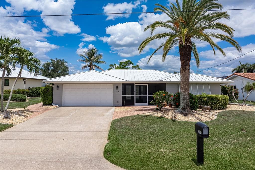 2211 PALM TREE DRIVE photo 2