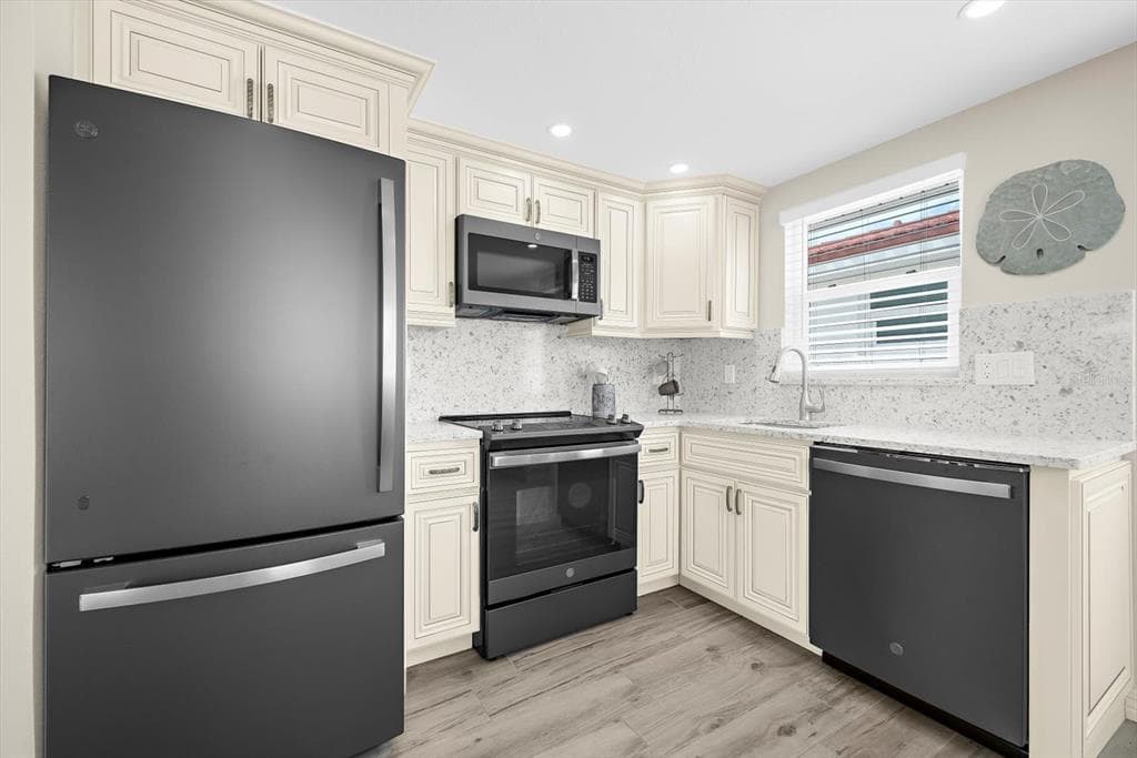 6154 MIDNIGHT PASS ROAD B1 photo 8