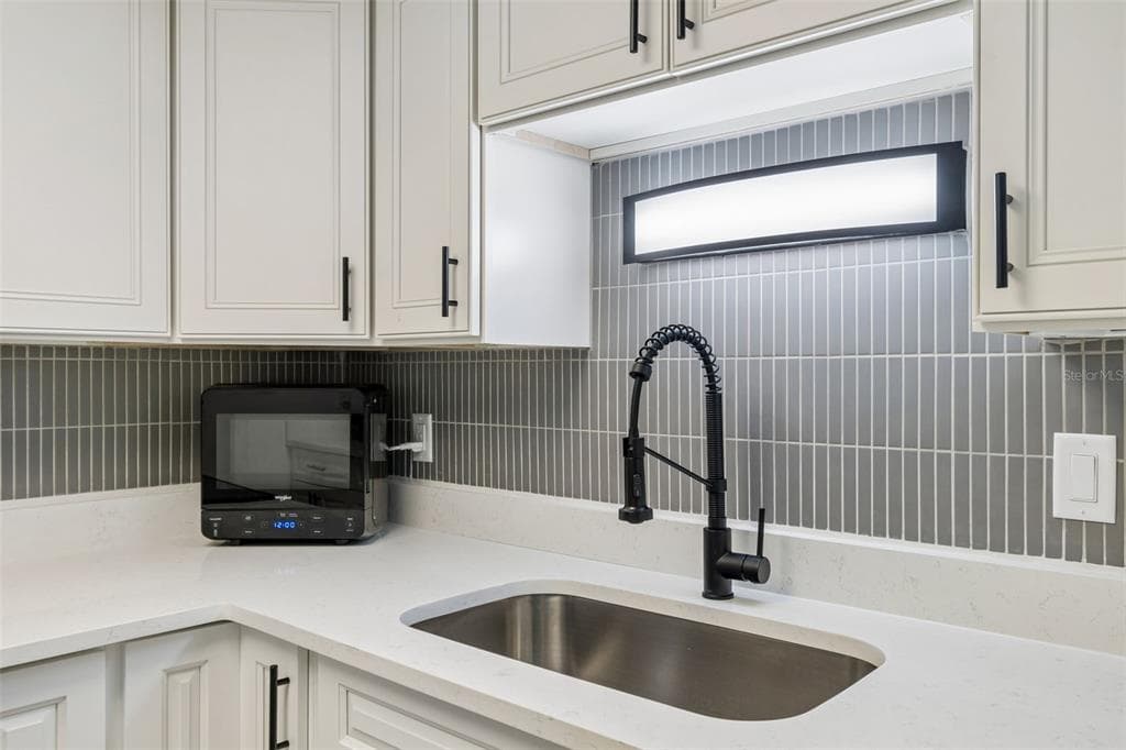552 PLAZA SEVILLE COURT 97 photo 8
