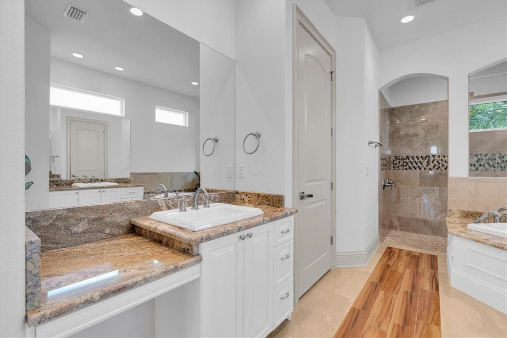 811 BIRDIE WAY photo 16