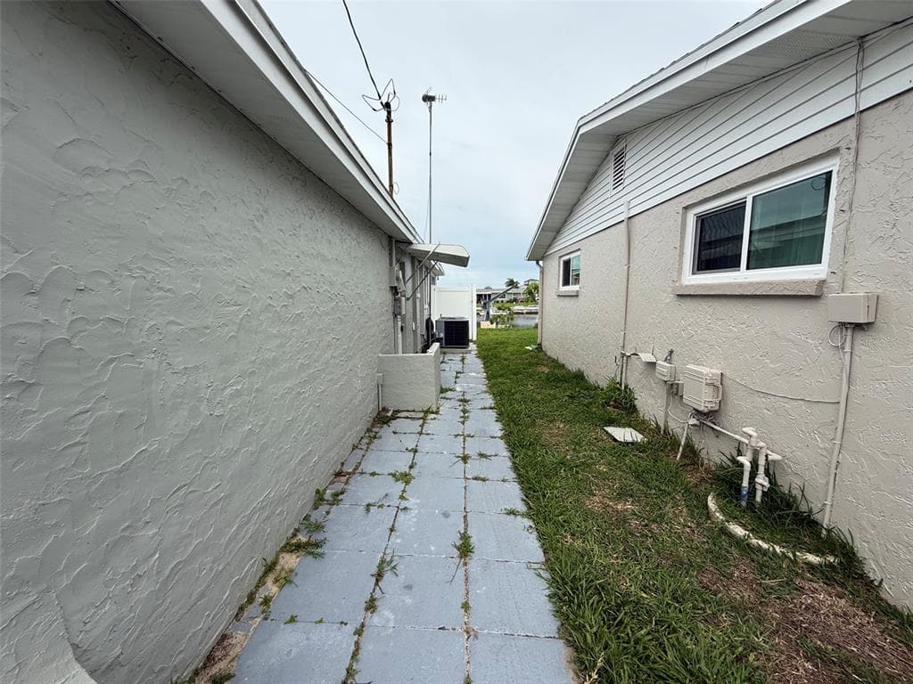 12739 3RD ISLE photo 24