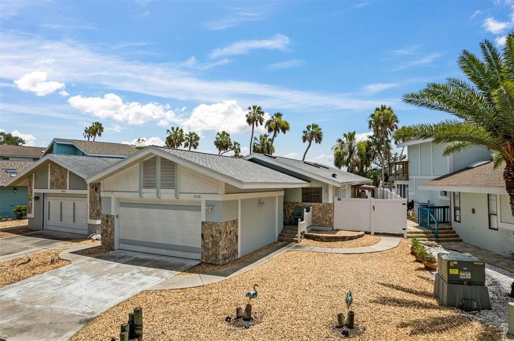5250 S RIVERVIEW CIRCLE photo 1