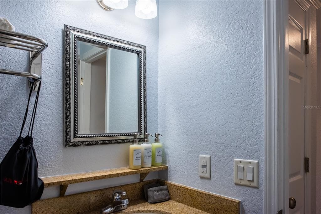 2506 N ROCKY POINT DRIVE 301 photo 16